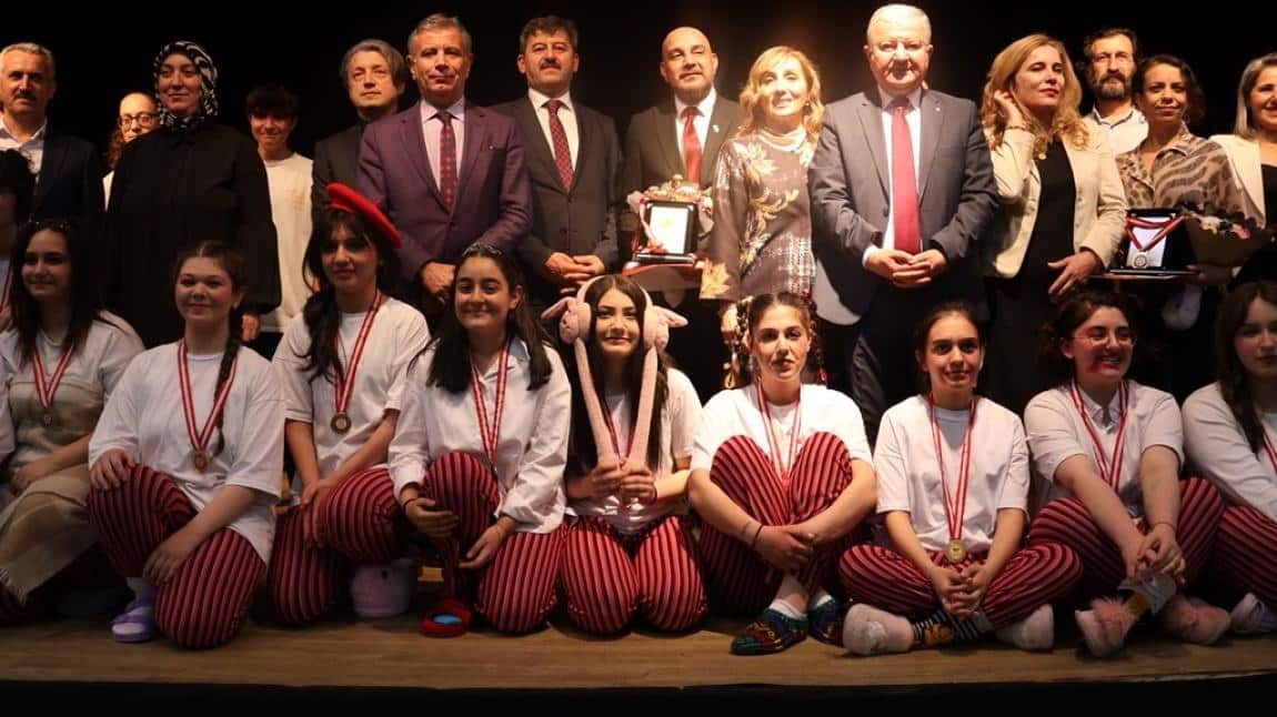 Çankaya Okullar Arası 25. Tiyatro Senliği, okulumuzun oyunu ile açıldı...